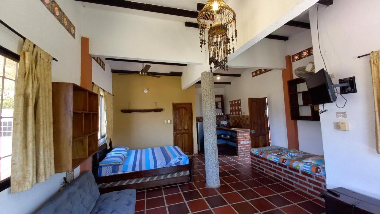 Hostal La Casa De Felipe ตากังกา ภายนอก รูปภาพ