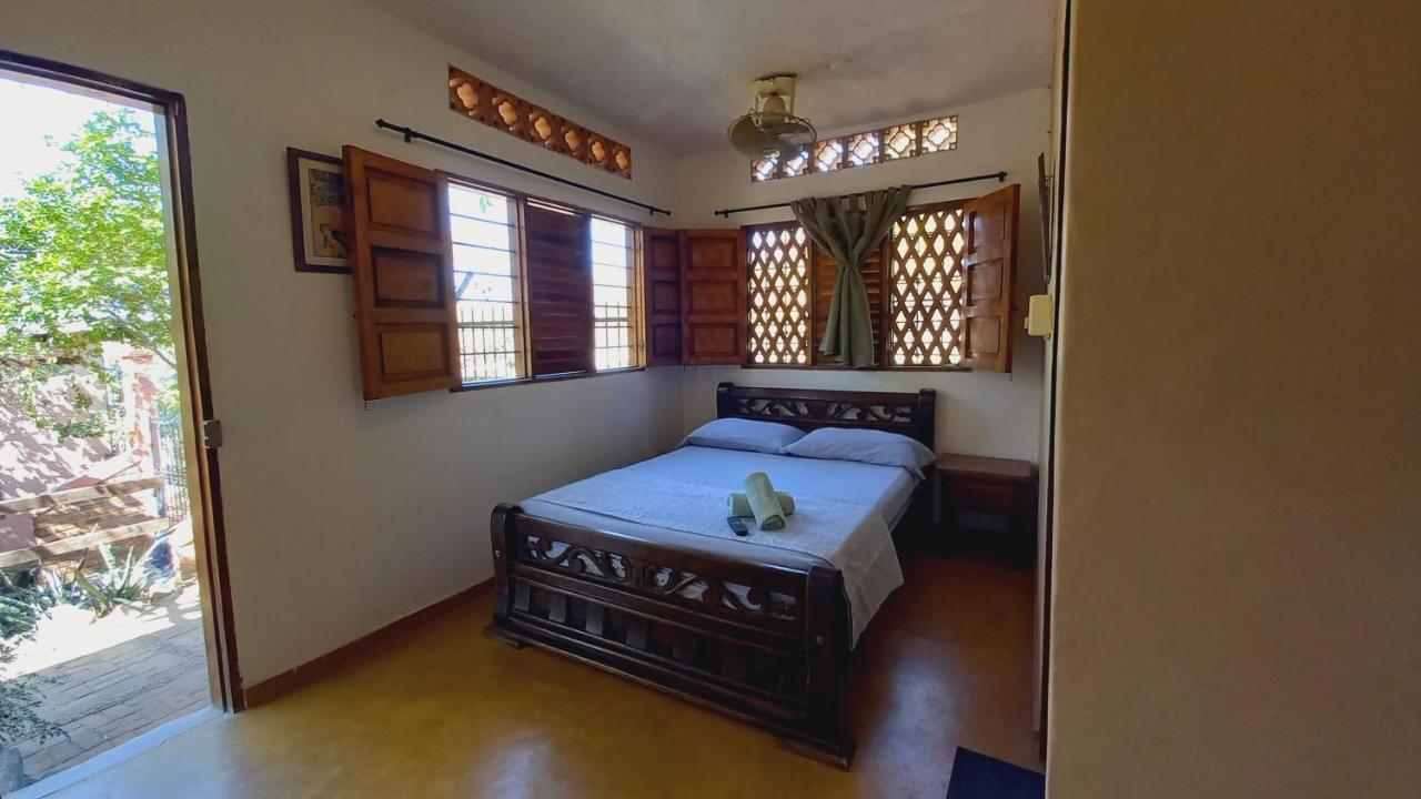 Hostal La Casa De Felipe ตากังกา ภายนอก รูปภาพ