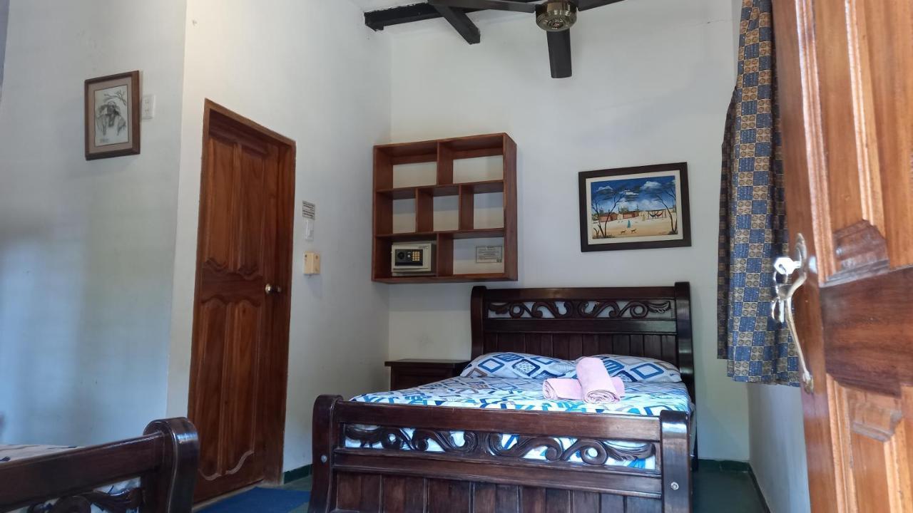 Hostal La Casa De Felipe ตากังกา ภายนอก รูปภาพ