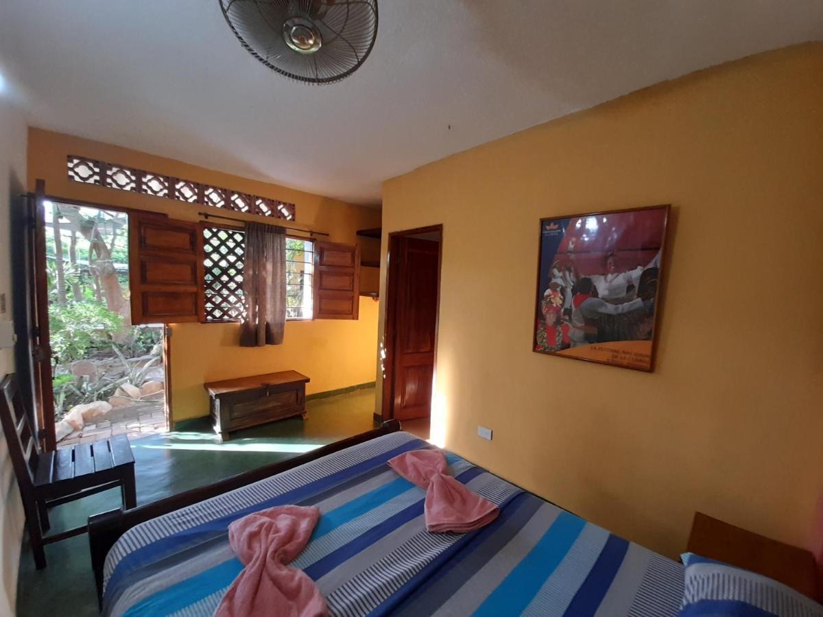 Hostal La Casa De Felipe ตากังกา ภายนอก รูปภาพ