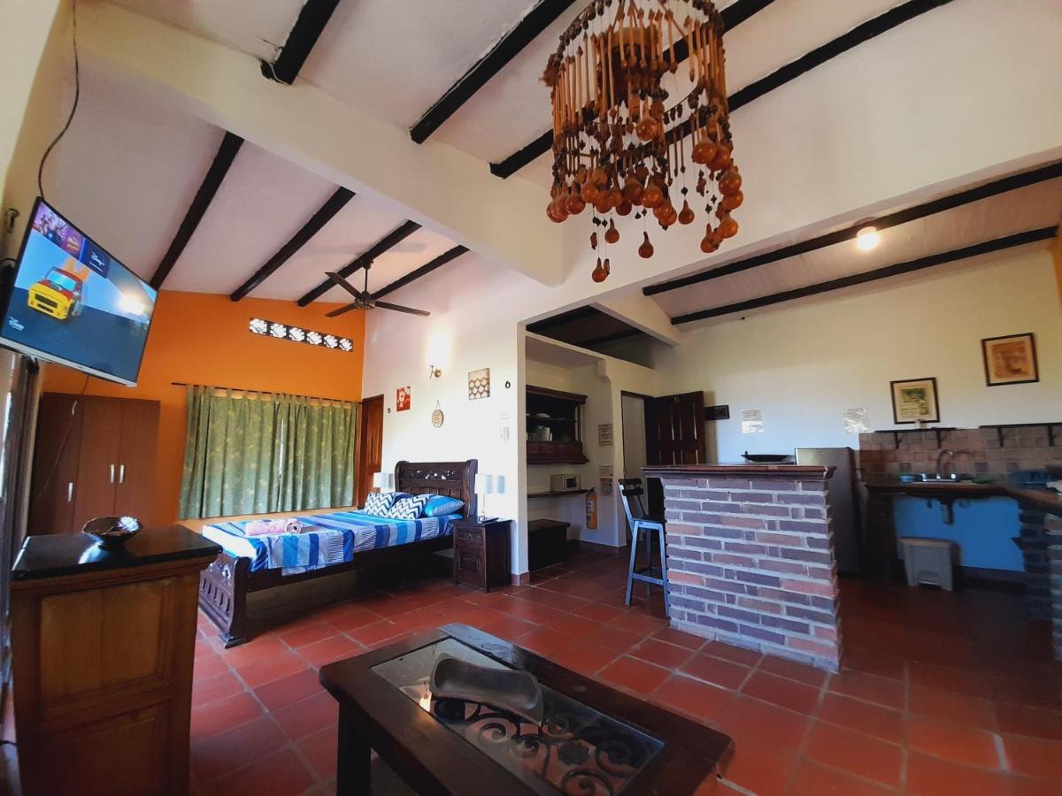 Hostal La Casa De Felipe ตากังกา ภายนอก รูปภาพ