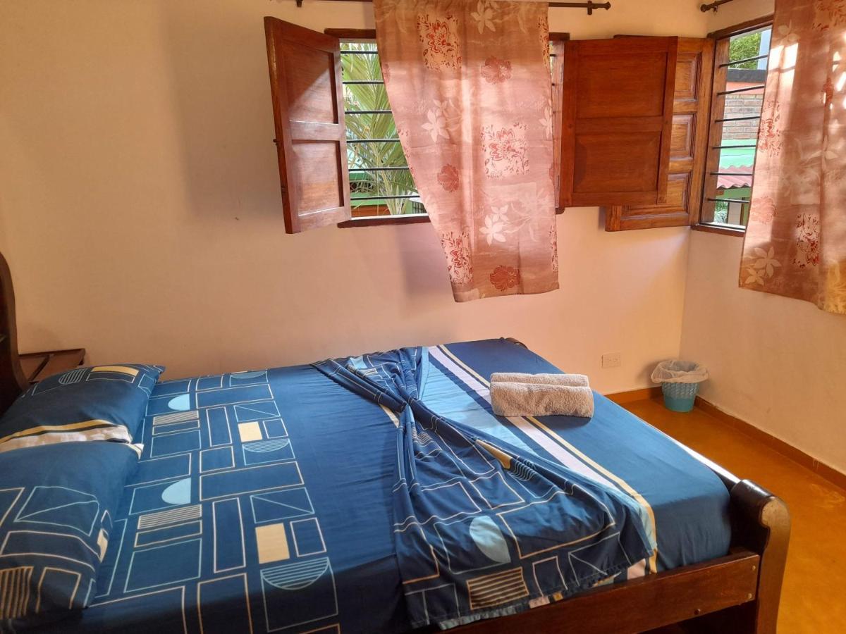 Hostal La Casa De Felipe ตากังกา ภายนอก รูปภาพ