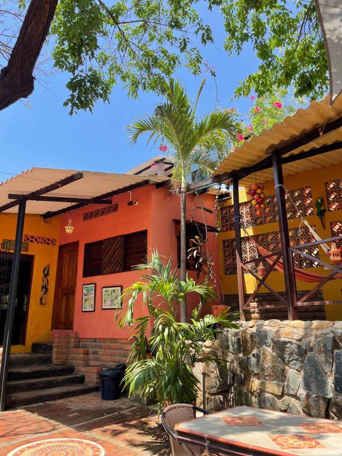 Hostal La Casa De Felipe ตากังกา ภายนอก รูปภาพ